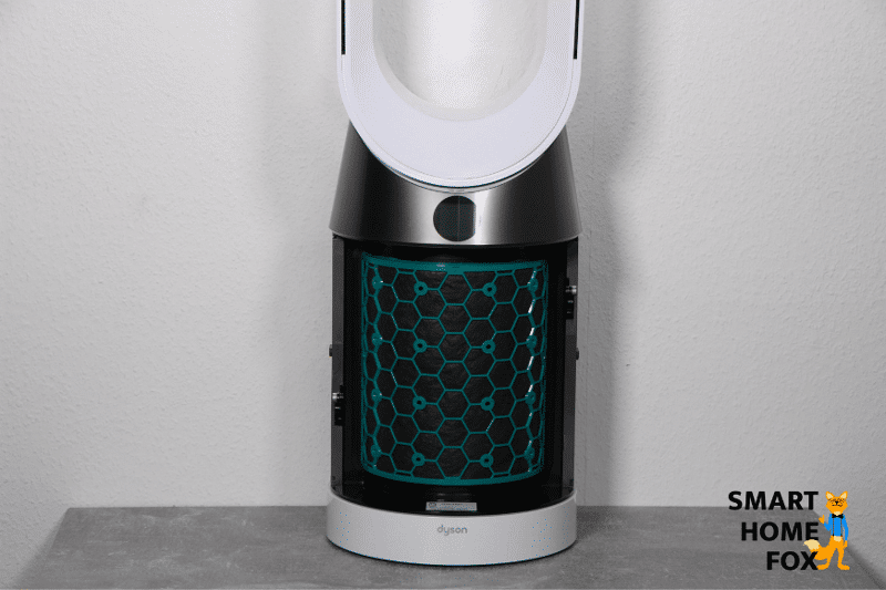 Der grüne gerundete Aktivkohlefilter ist im Dyson Pure Cool TP04 Luftreiniger eingesetzt.